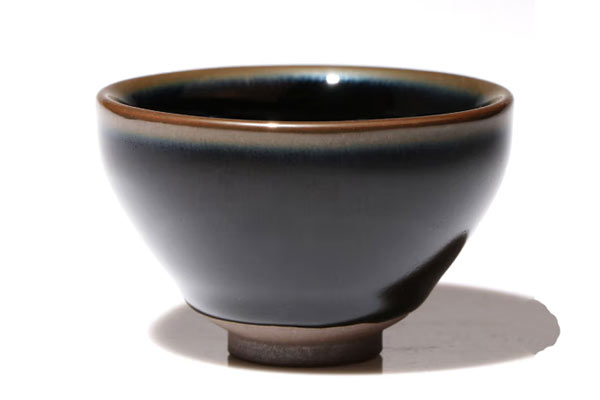 高精度色差儀在純黑透明釉配色中的應用