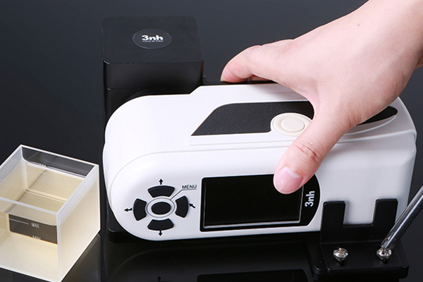 校準(zhǔn)色差儀